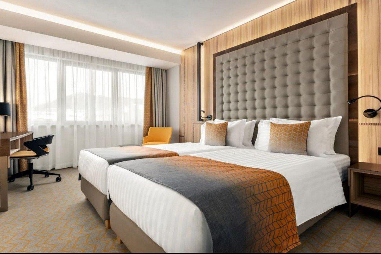 מלון Ramada By Wyndham Râmnicu Vâlcea מראה חיצוני תמונה