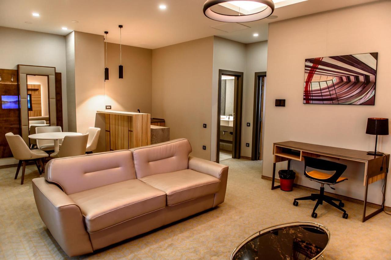 מלון Ramada By Wyndham Râmnicu Vâlcea מראה חיצוני תמונה