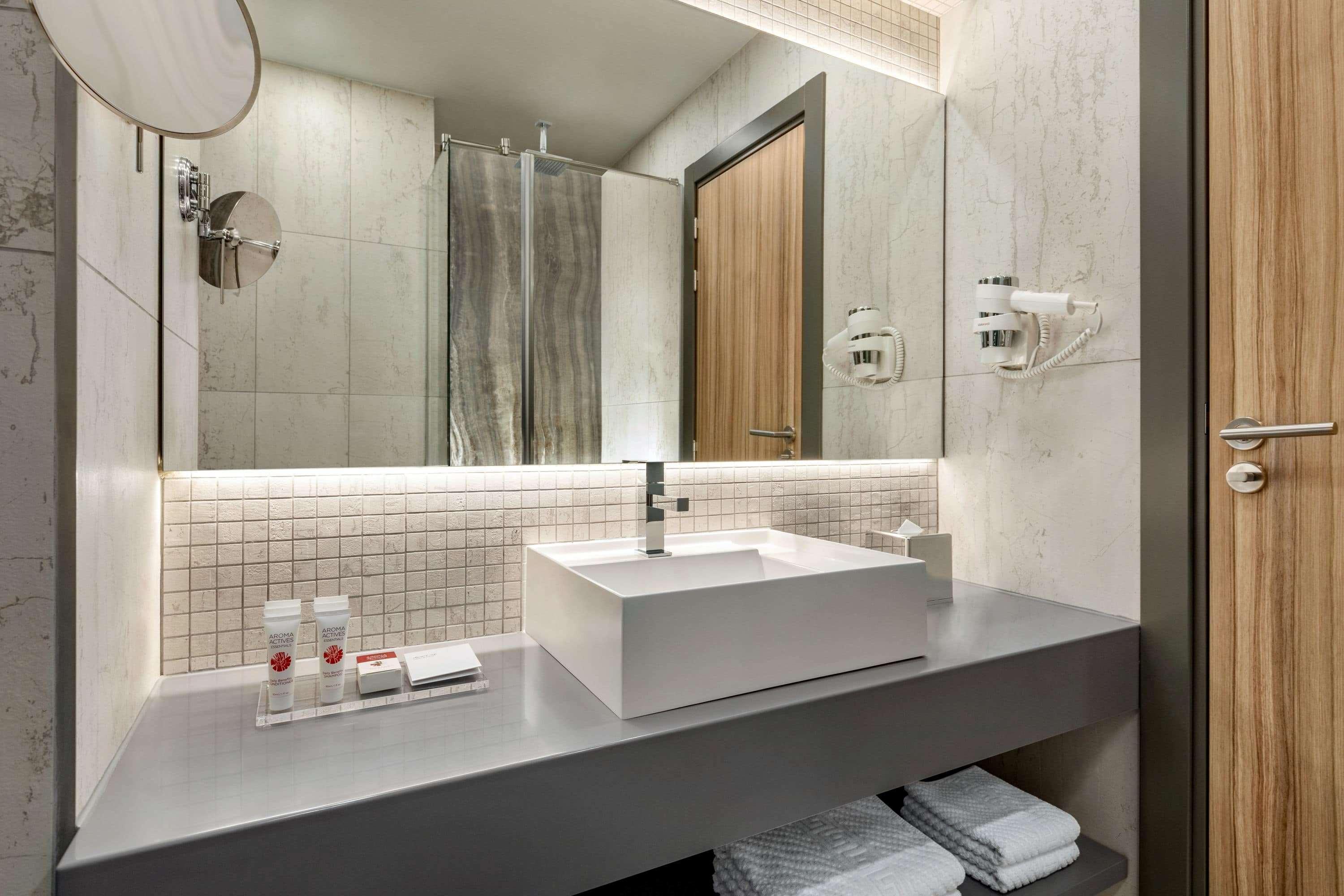 מלון Ramada By Wyndham Râmnicu Vâlcea מראה חיצוני תמונה