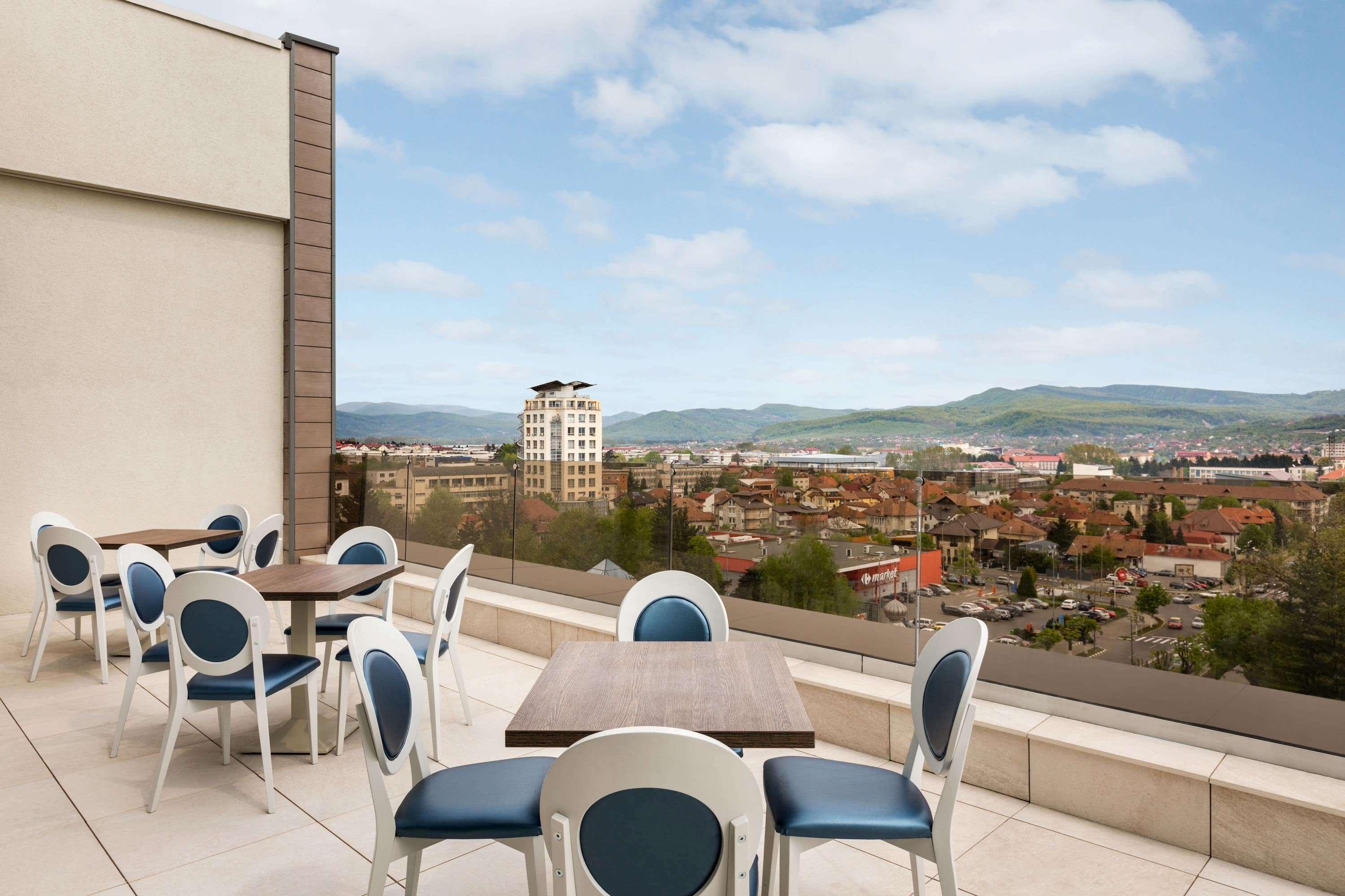 מלון Ramada By Wyndham Râmnicu Vâlcea מראה חיצוני תמונה