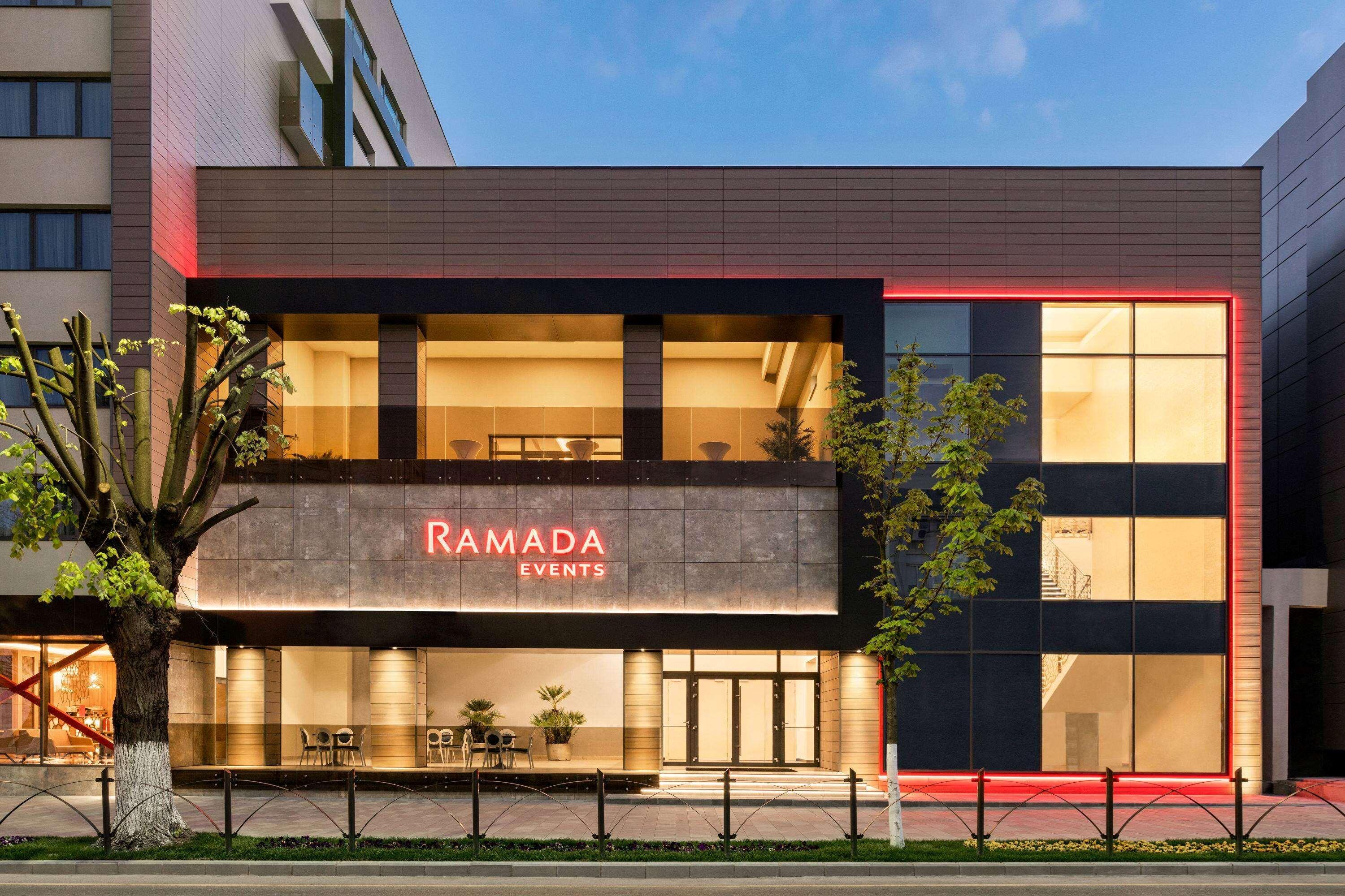 מלון Ramada By Wyndham Râmnicu Vâlcea מראה חיצוני תמונה