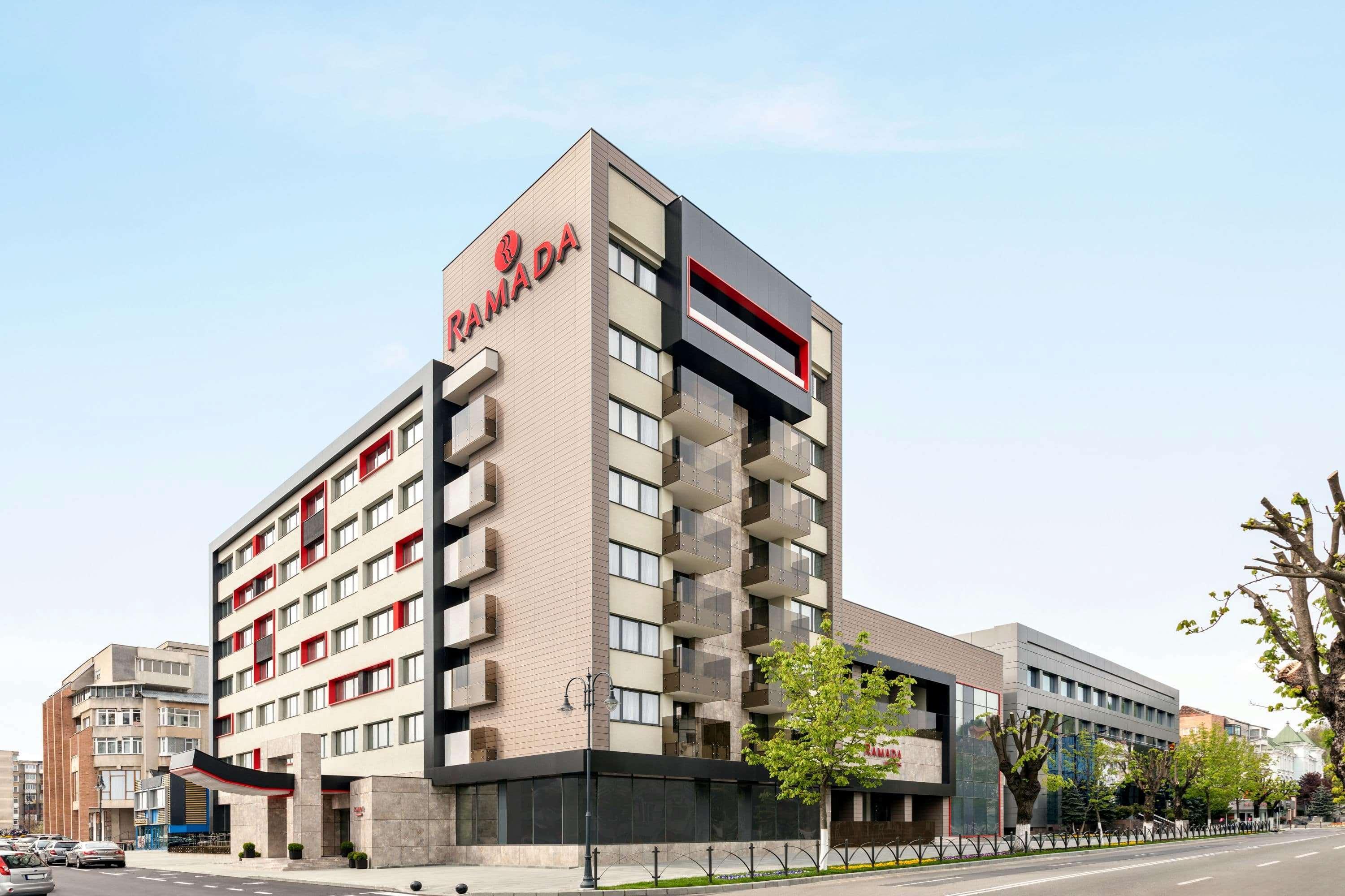 מלון Ramada By Wyndham Râmnicu Vâlcea מראה חיצוני תמונה