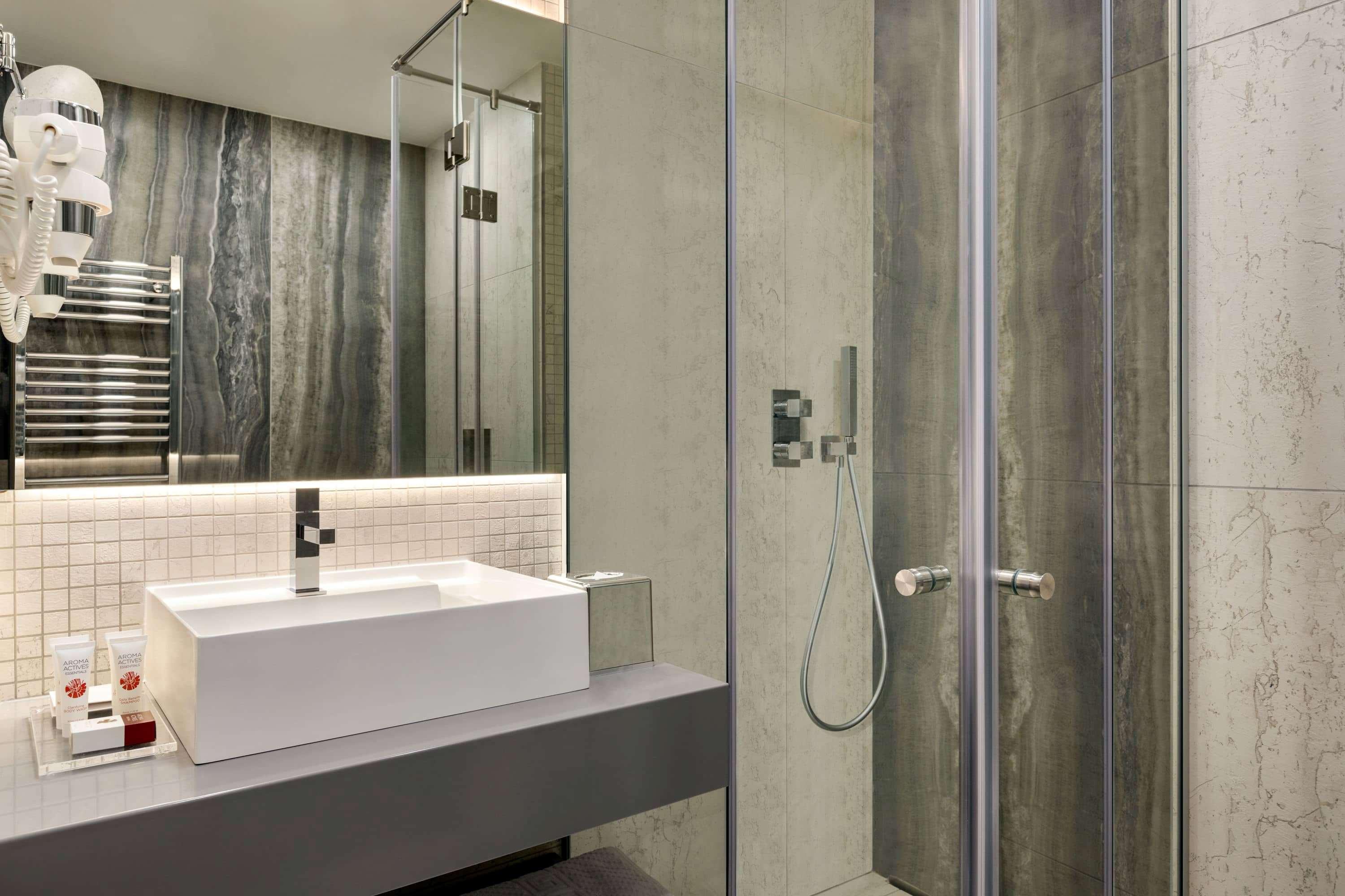 מלון Ramada By Wyndham Râmnicu Vâlcea מראה חיצוני תמונה