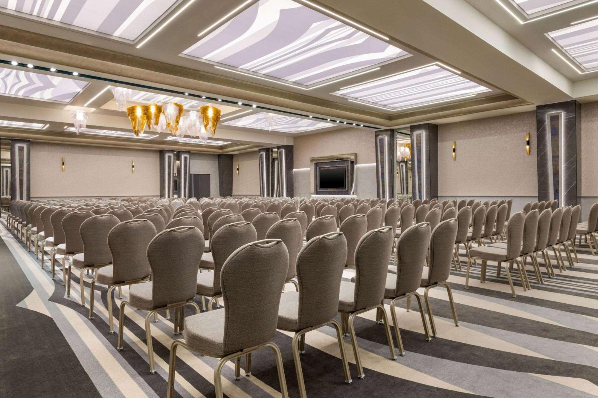 מלון Ramada By Wyndham Râmnicu Vâlcea מראה חיצוני תמונה