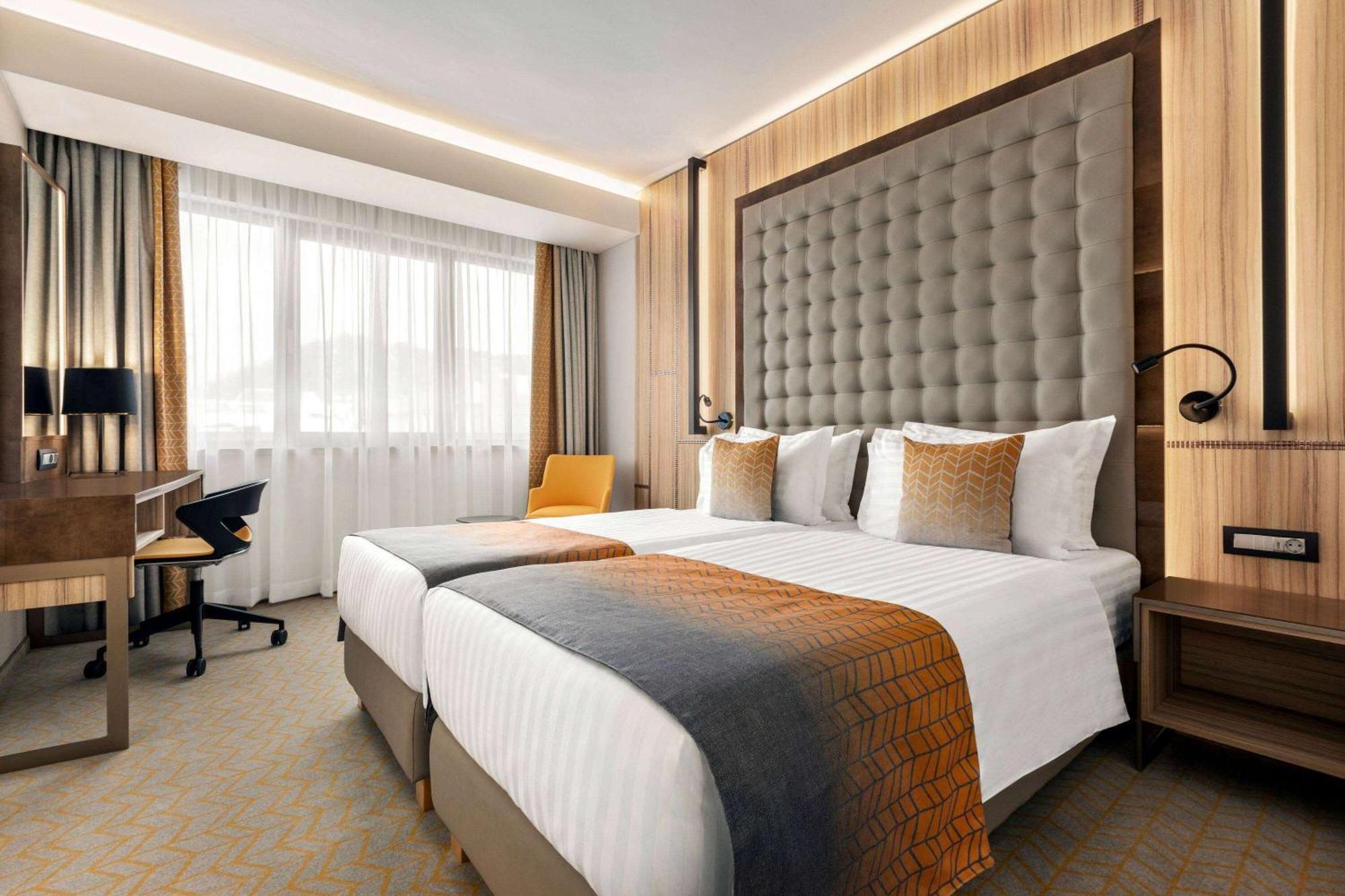מלון Ramada By Wyndham Râmnicu Vâlcea מראה חיצוני תמונה