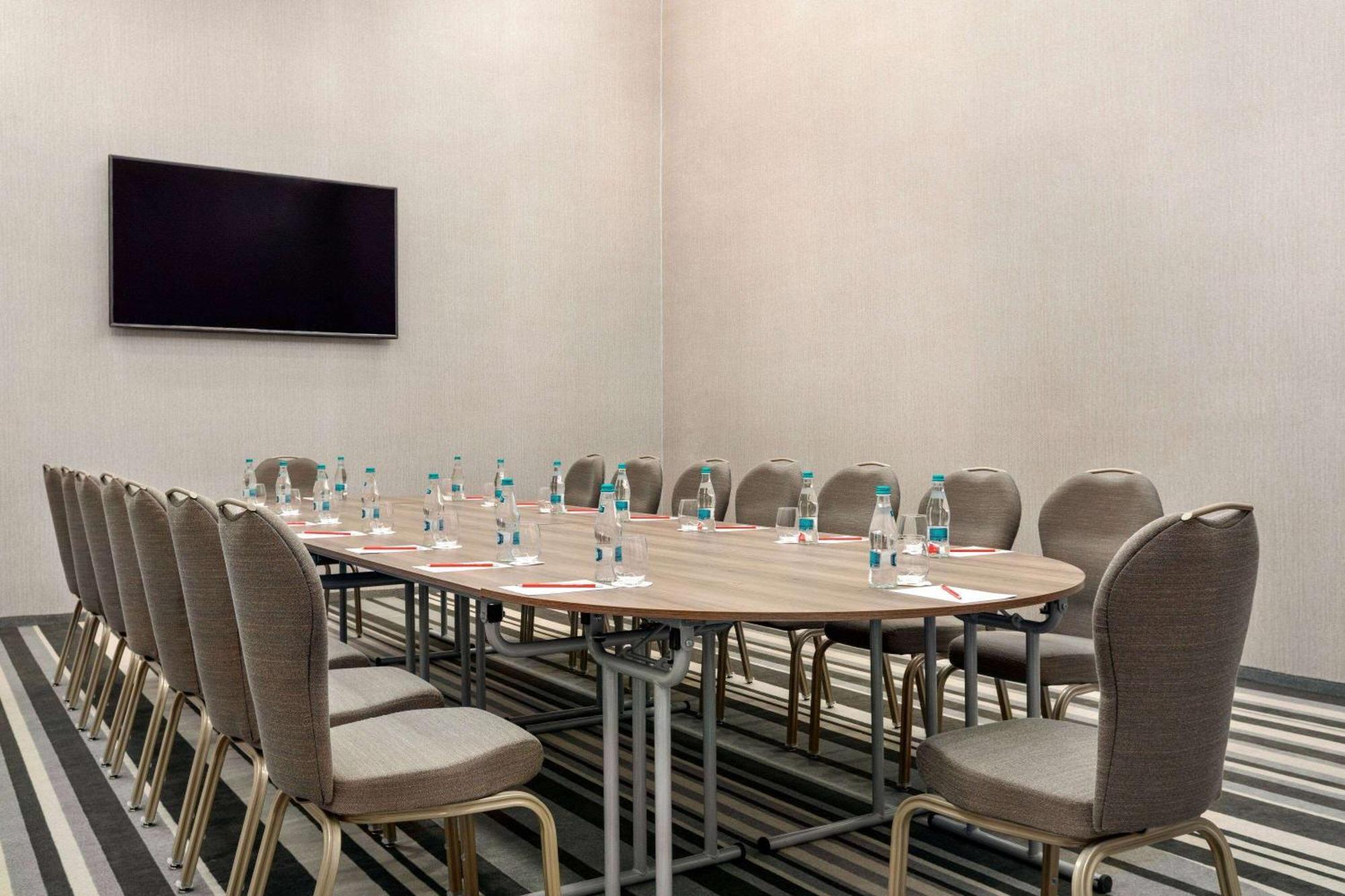 מלון Ramada By Wyndham Râmnicu Vâlcea מראה חיצוני תמונה