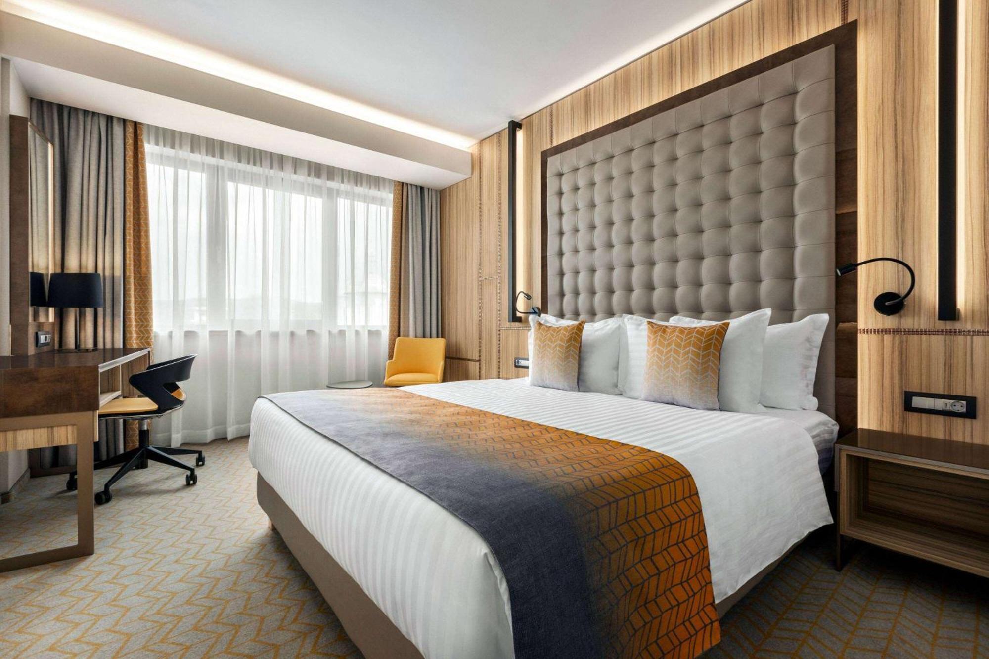 מלון Ramada By Wyndham Râmnicu Vâlcea מראה חיצוני תמונה